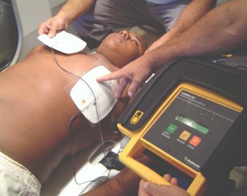 resucitacion_cardiopulmonar_avanzada/desfibrilacion_desfibrilador_RCP